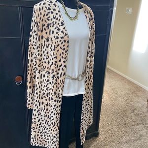 Leopard Cardigan, V-cut.